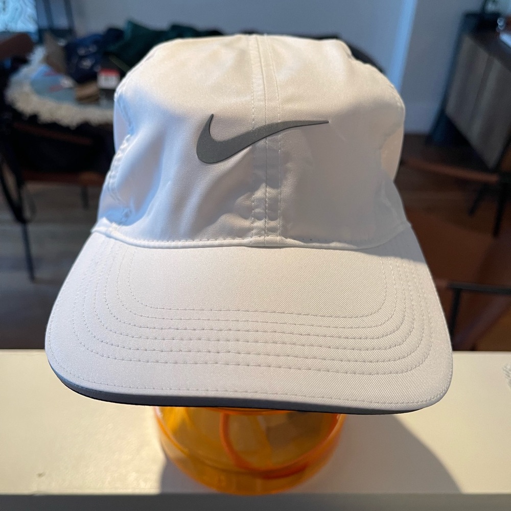 Nike Featherlight Dri Fit Hat